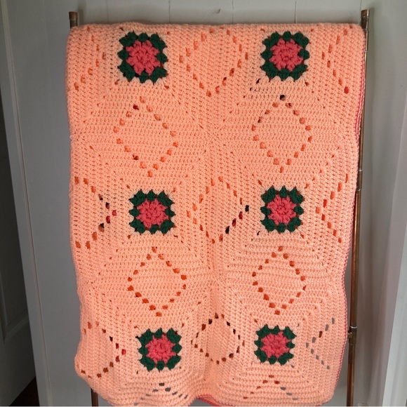 Bright cheerful vintage afghan crochet throw 49x 72 - Picture 2 of 5